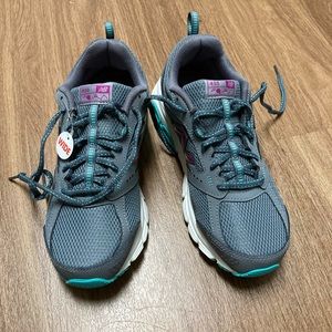 New Balance women’s shoes size 8.5 WIDE
